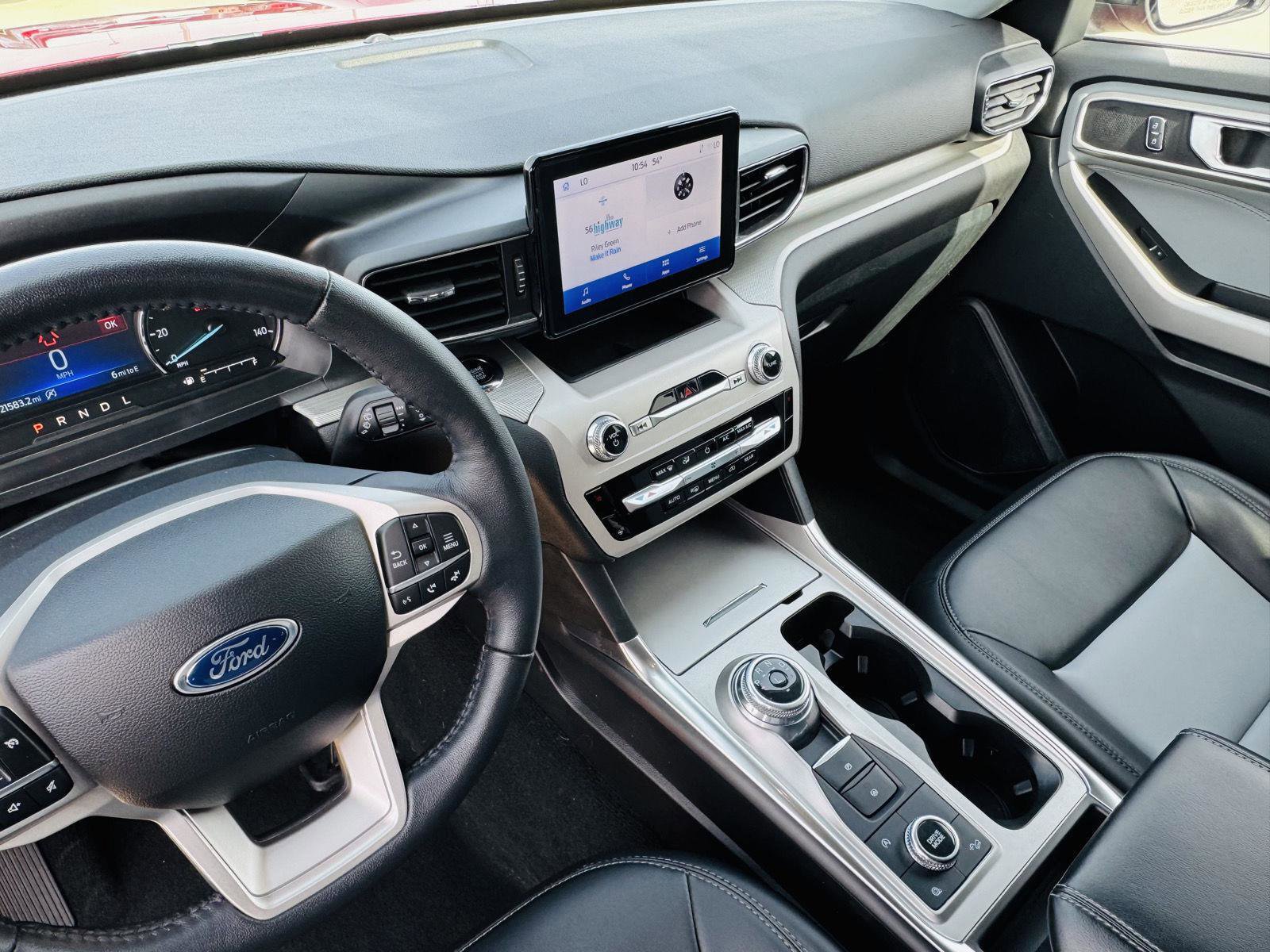 Used 2024 Ford Explorer XLT w/ Equipment Group 202A AWD/4WD image 16