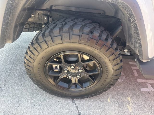 Used 2025 Jeep Gladiator Sport AWD/4WD image 6