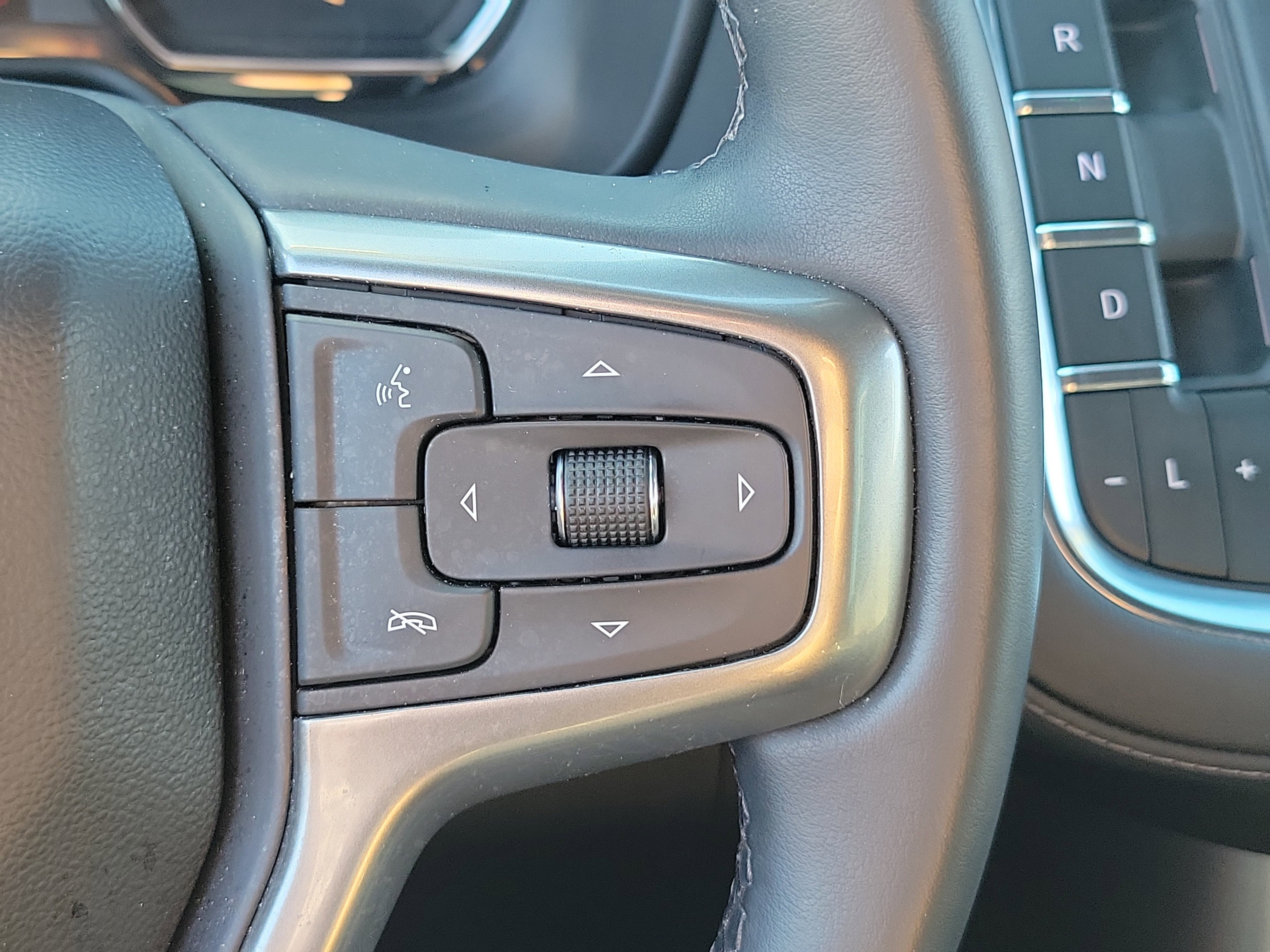 Used 2023 Chevrolet Tahoe LS image 28