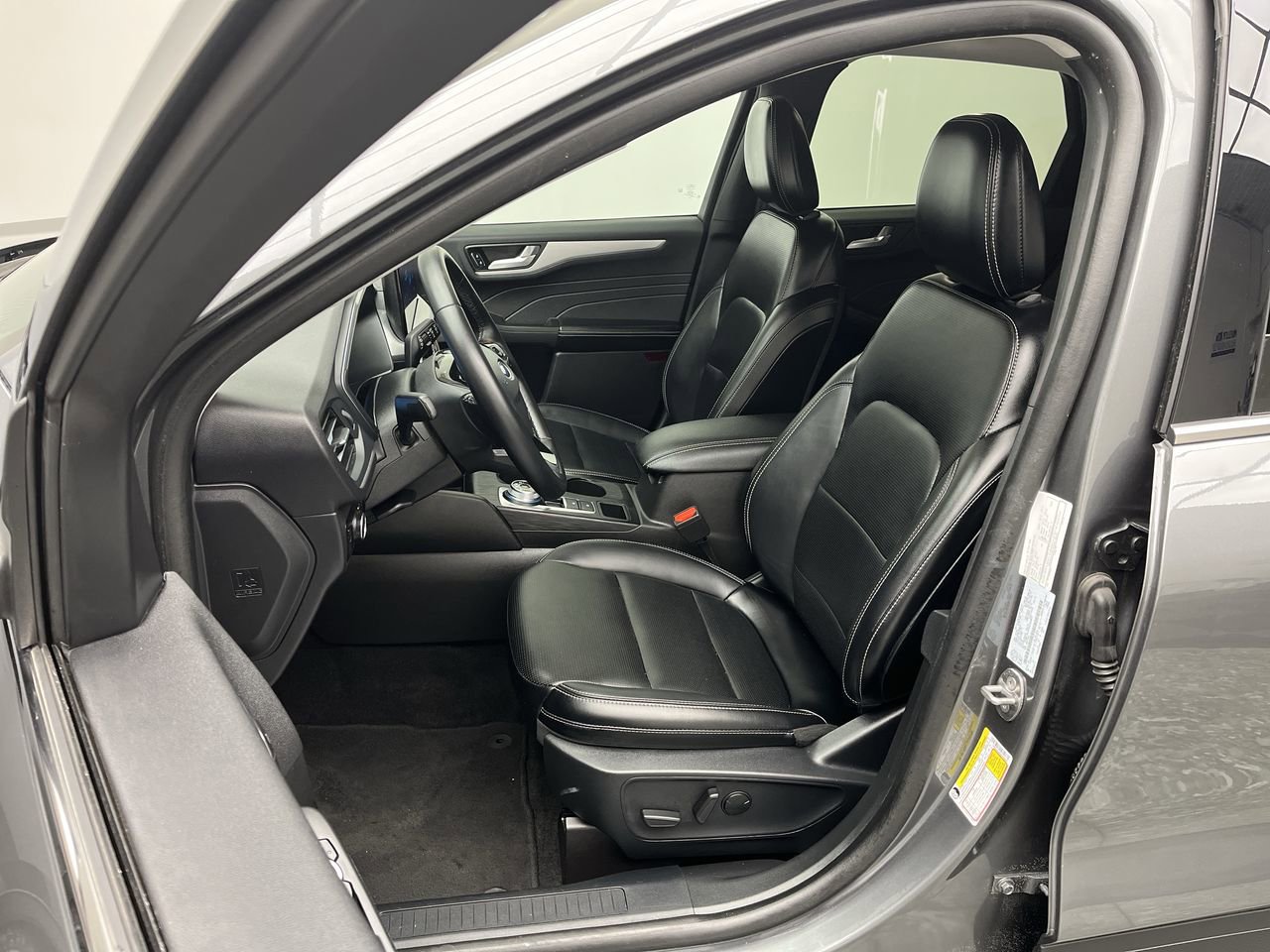 Used 2025 Ford Escape Platinum AWD/4WD image 10
