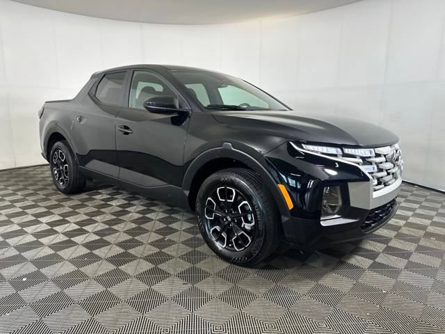 Used 2024 Hyundai Santa Cruz SE image 2