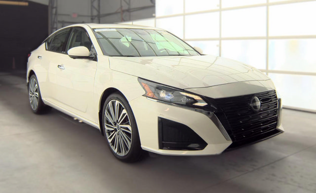 Used 2023 Nissan Altima 2.5 SL AWD/4WD image 2