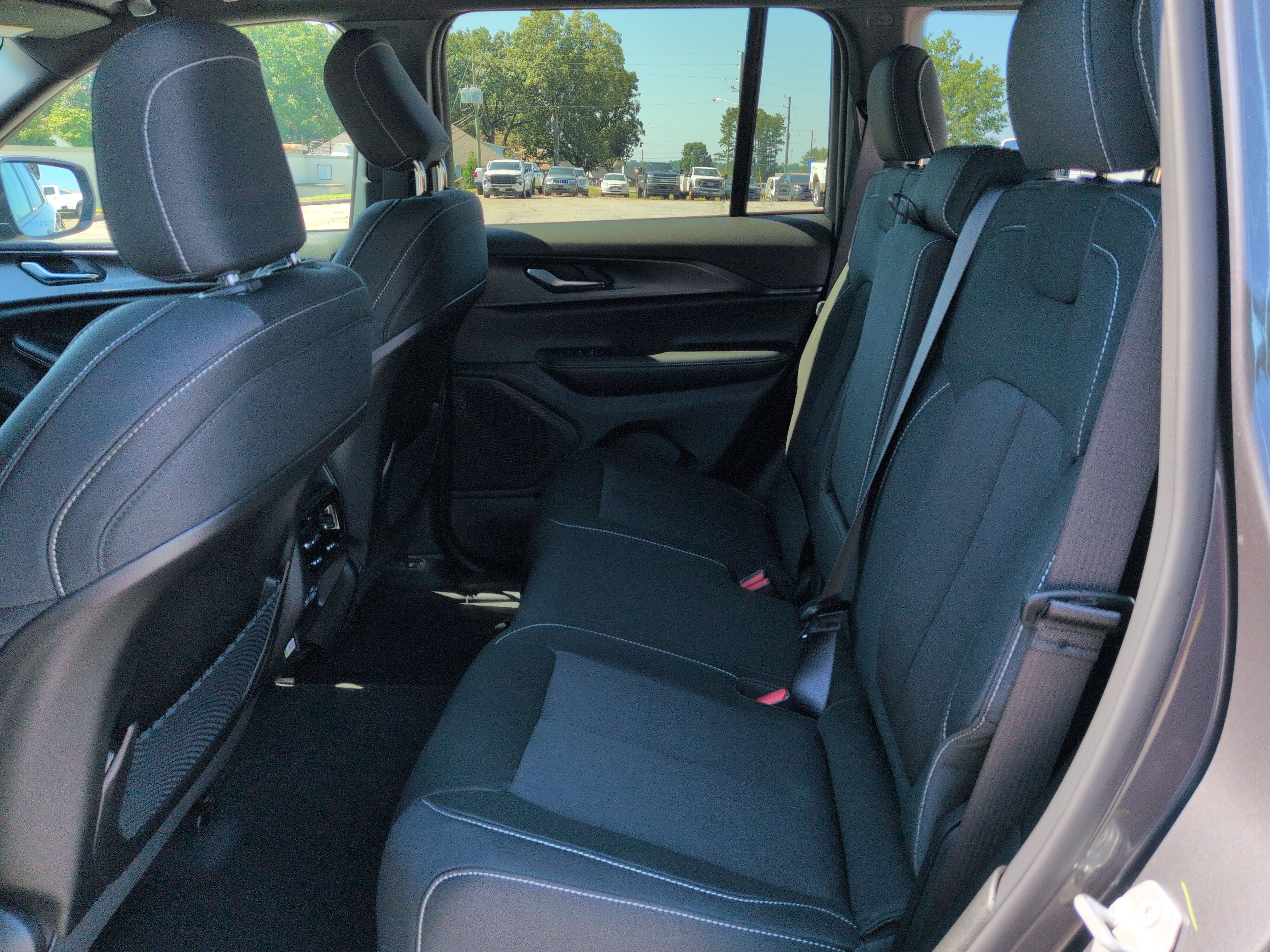New 2026 Jeep Grand Cherokee Laredo X RWD image 12