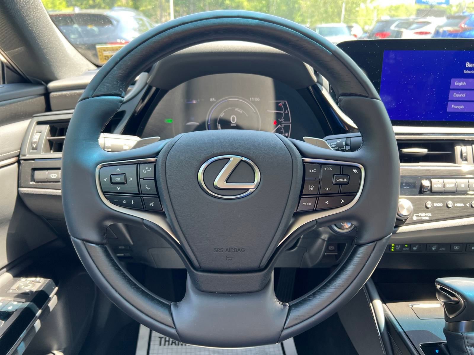 Used 2025 Lexus ES 300h w/ Technology Package image 16