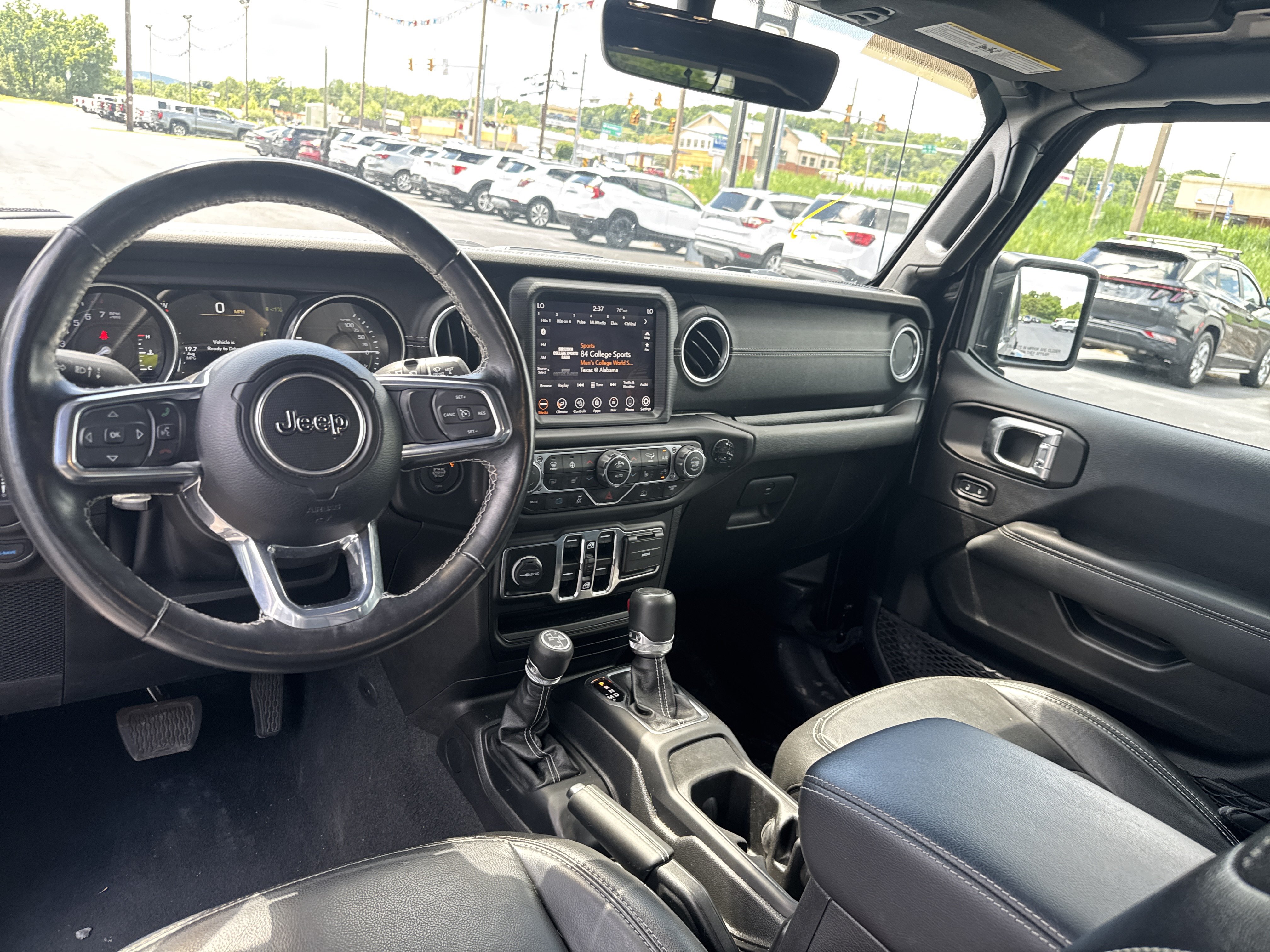 Used 2023 Jeep Wrangler Unlimited Sahara w/ Cold Weather Group AWD/4WD image 14
