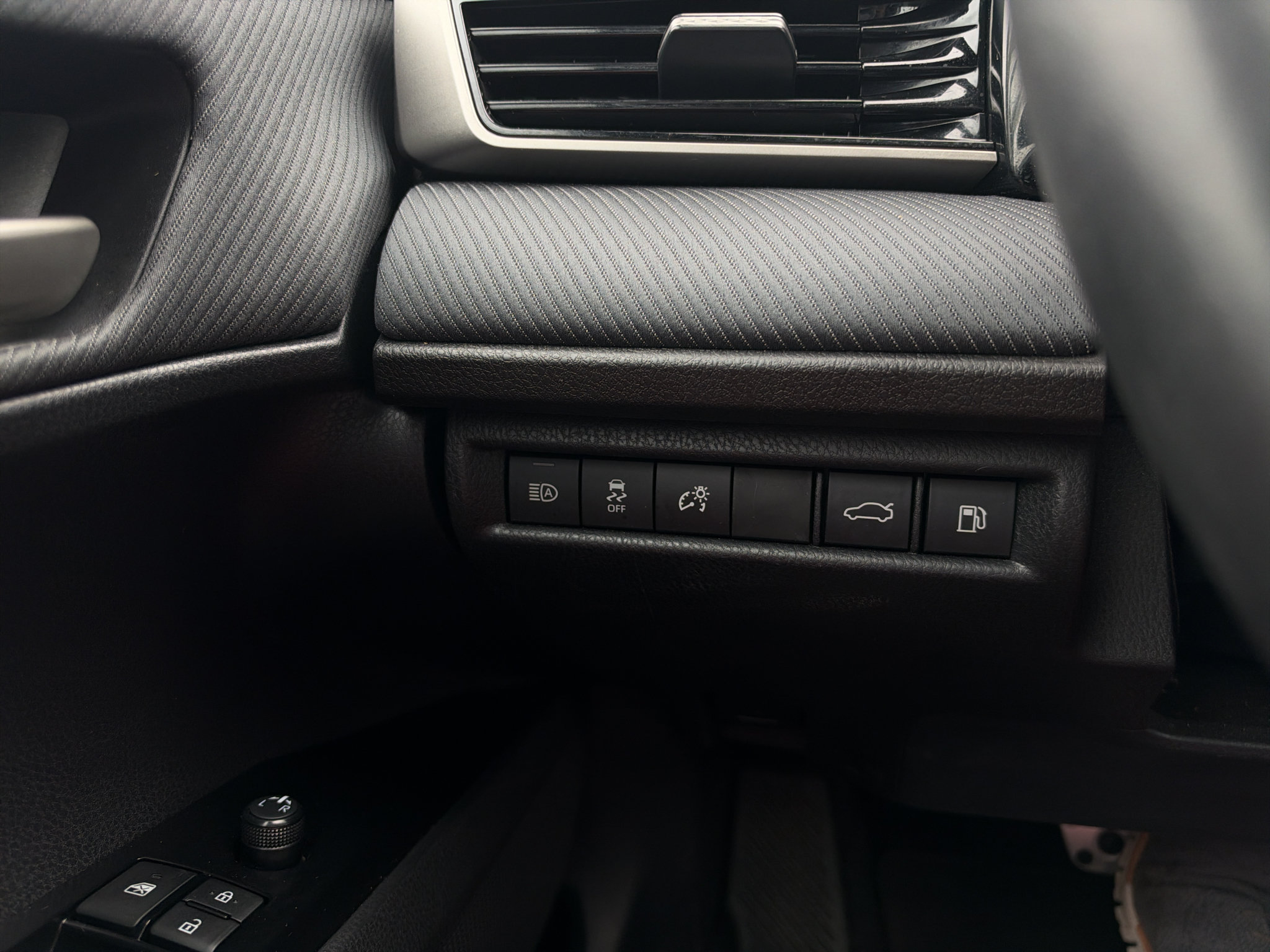 Used 2026 Toyota Camry SE FWD image 28