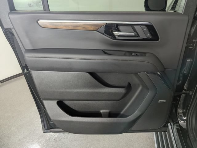 Used 2025 Chevrolet Suburban High Country AWD/4WD image 20