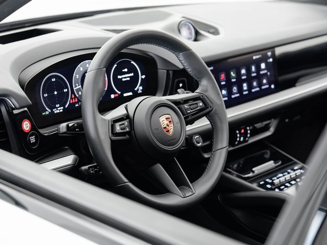Used 2024 Porsche Cayenne image 9