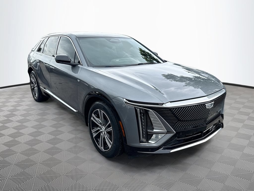 Used 2023 Cadillac Lyriq AWD image 4