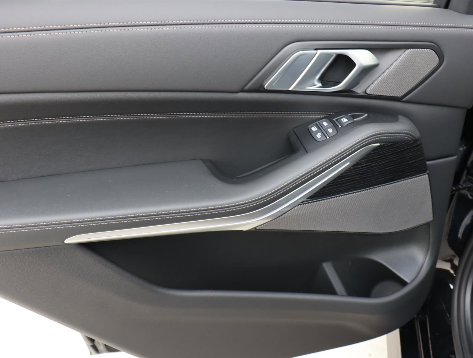 New 2026 BMW X7 M60i image 13