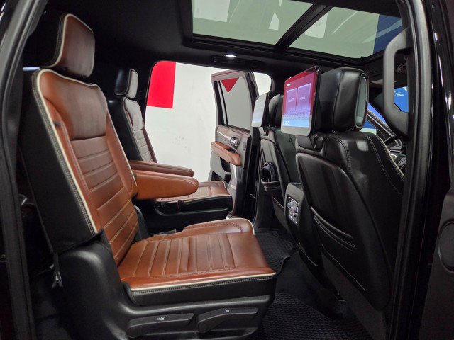 Used 2023 GMC Yukon XL Denali Ultimate AWD/4WD image 9