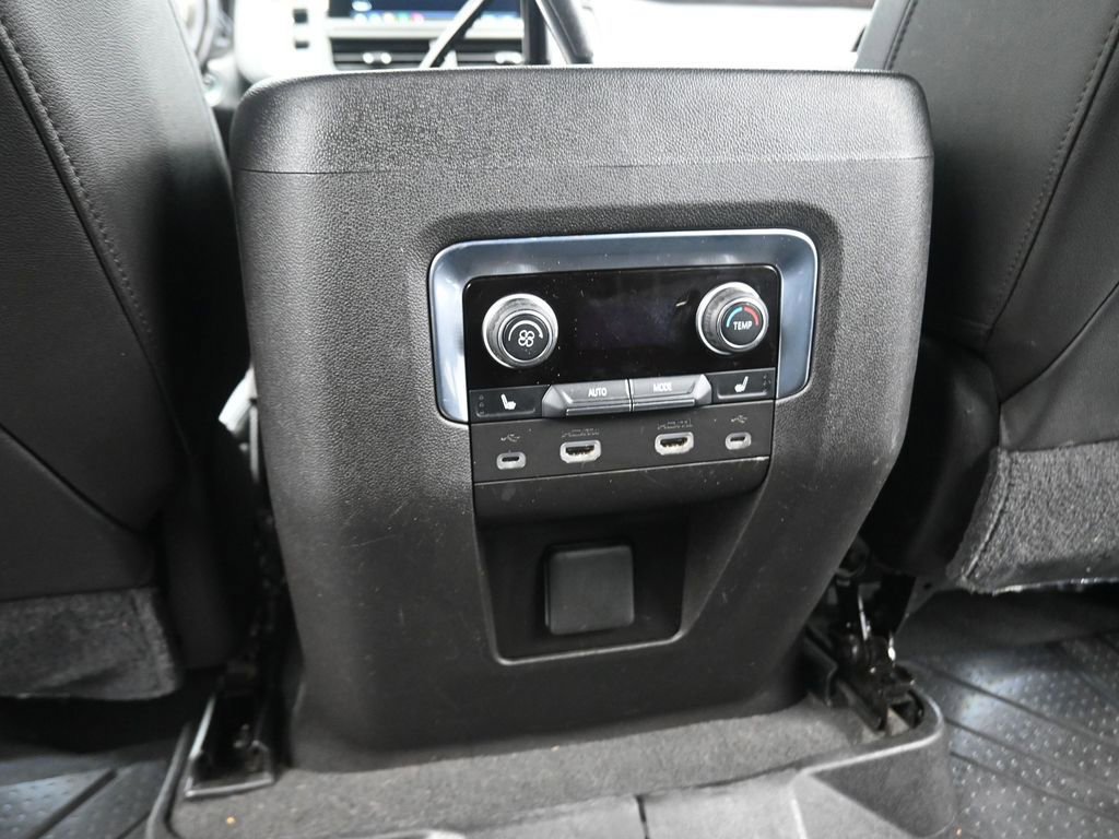 Used 2021 Chevrolet Suburban Z71 w/ Z71 Signature Package image 18