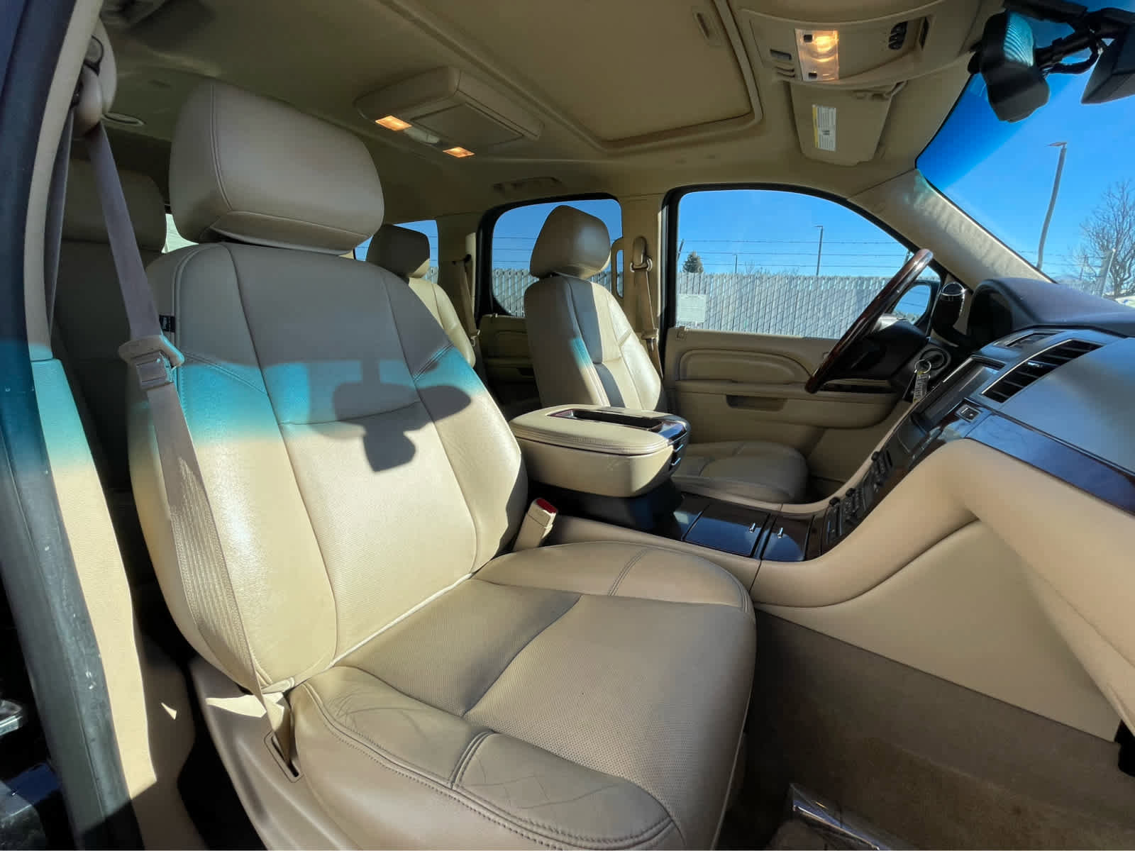 Used 2014 Cadillac Escalade Premium image 29