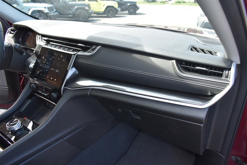 Used 2023 Jeep Grand Cherokee Laredo w/ Luxury Tech Group I AWD/4WD image 33