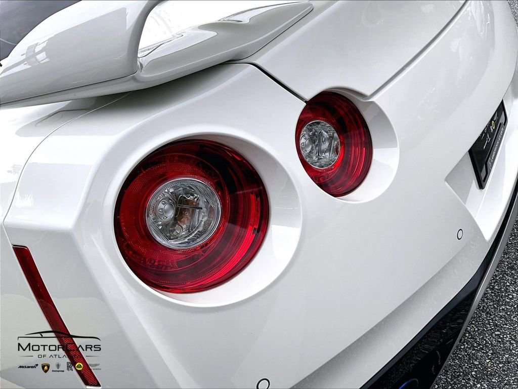 Used 2021 Nissan GT-R Premium image 23