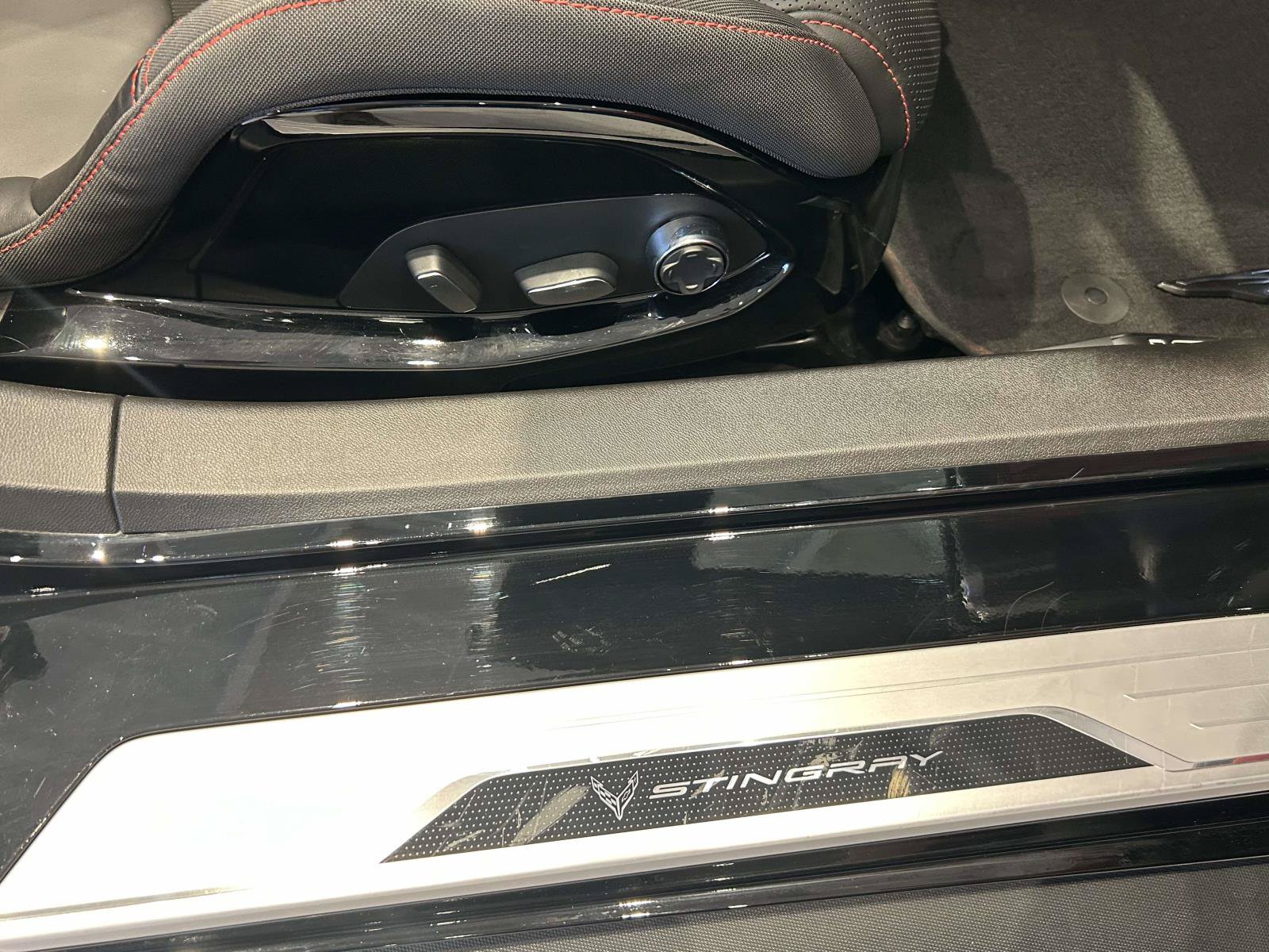 Used 2021 Chevrolet Corvette Stingray Premium Conv w/ Z51 Performance Package RWD image 14