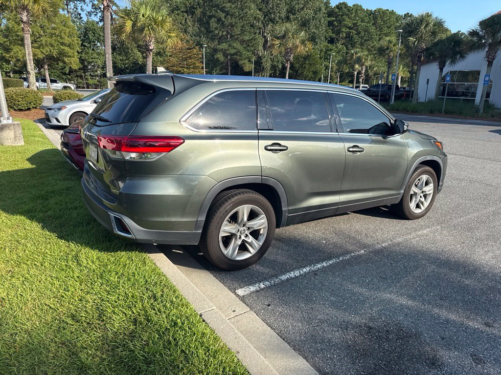 Used 2019 Toyota Highlander Limited FWD image 2