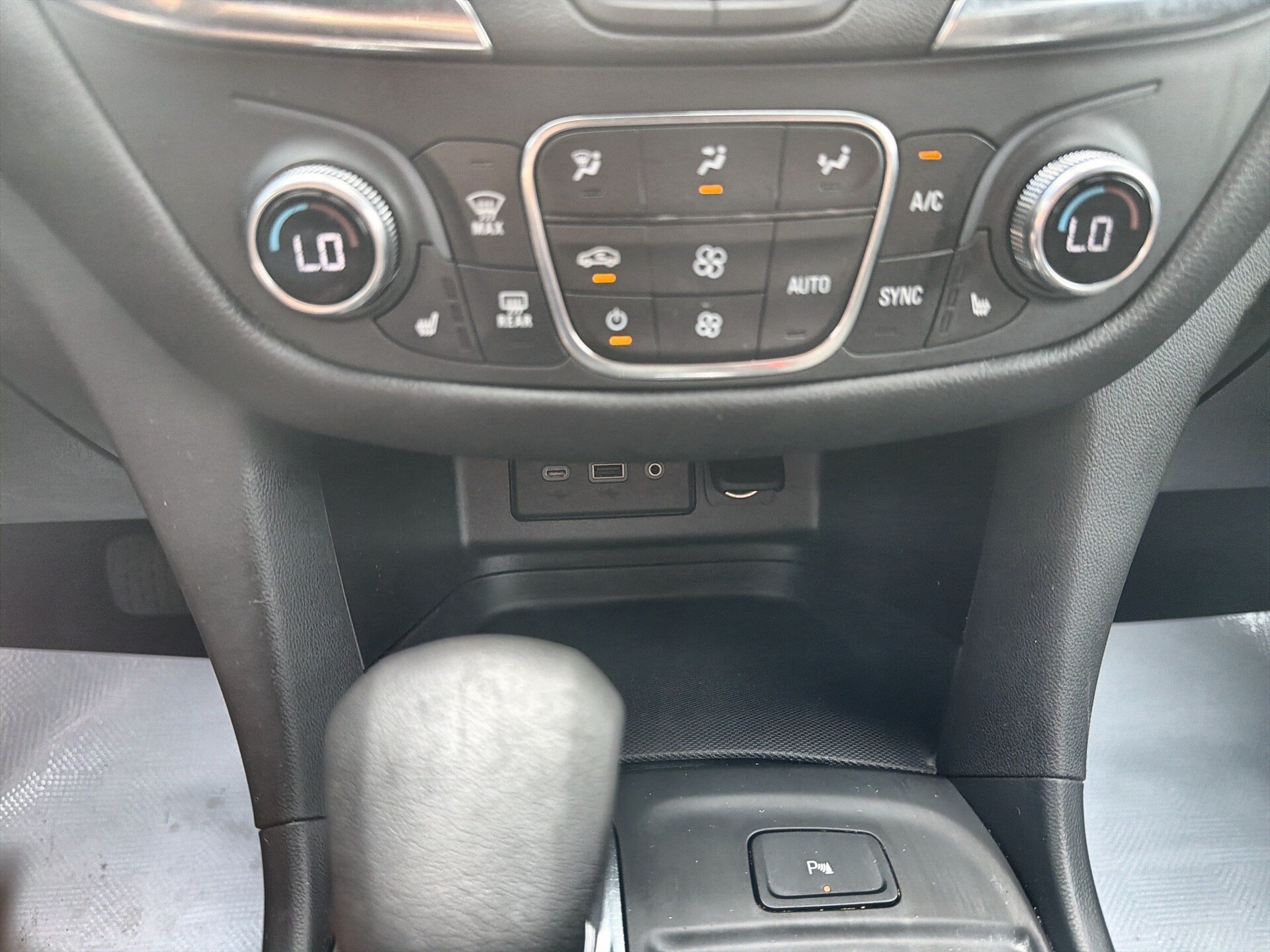Used 2024 Chevrolet Equinox LT AWD/4WD image 26