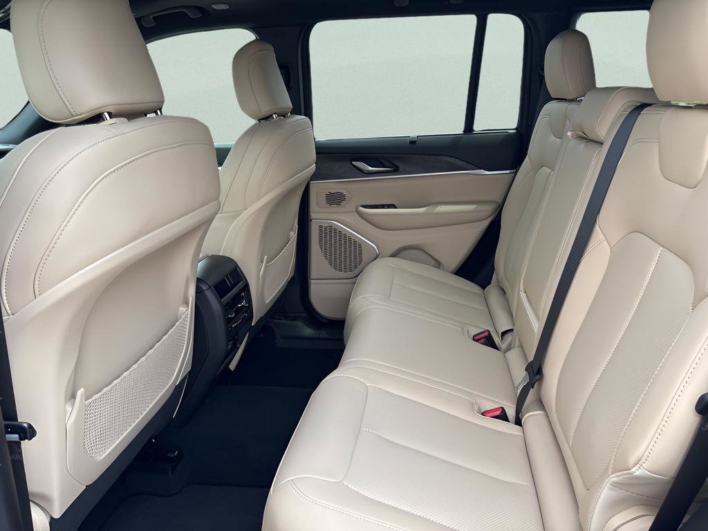 New 2024 Jeep Grand Cherokee Limited 4xe w/ Luxury Tech Group II image 30