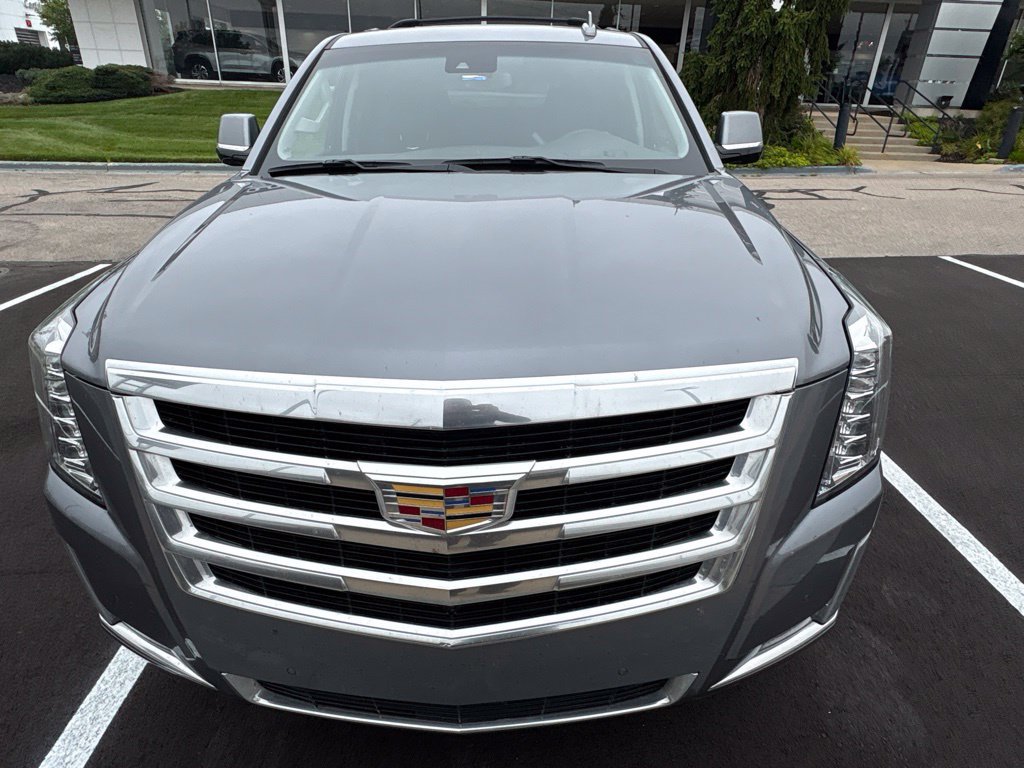 Used 2018 Cadillac Escalade Luxury AWD/4WD image 3