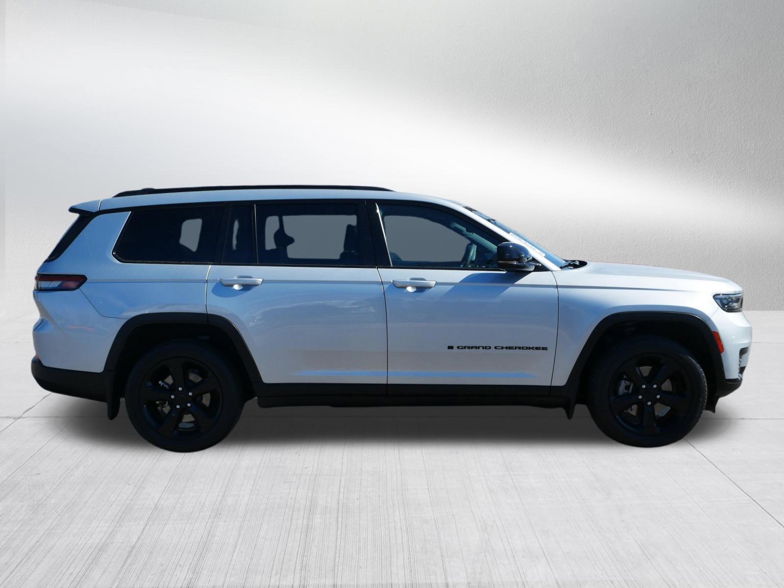 Certified 2023 Jeep Grand Cherokee L Laredo image 8