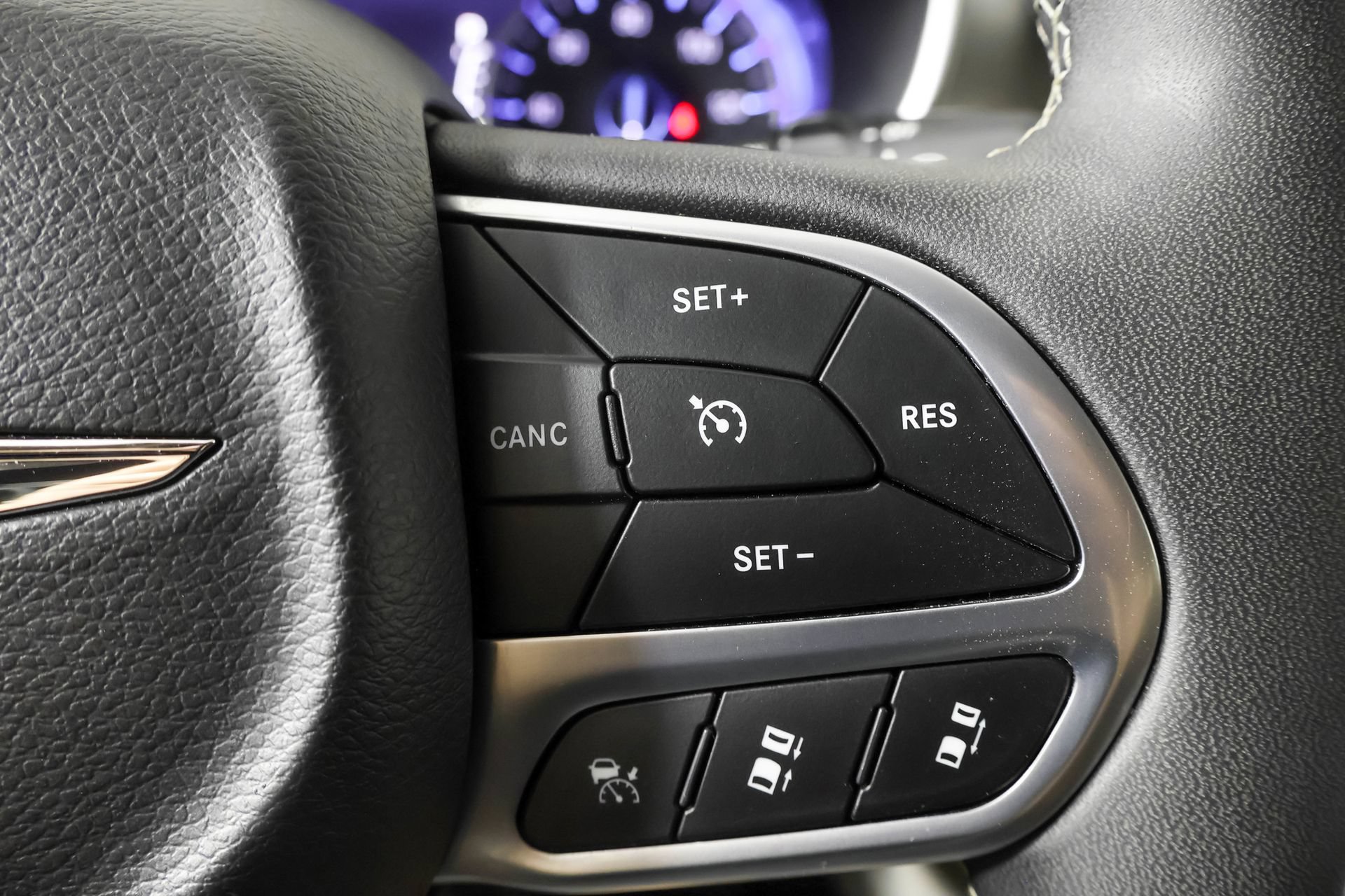Used 2024 Chrysler Pacifica Touring-L FWD image 28