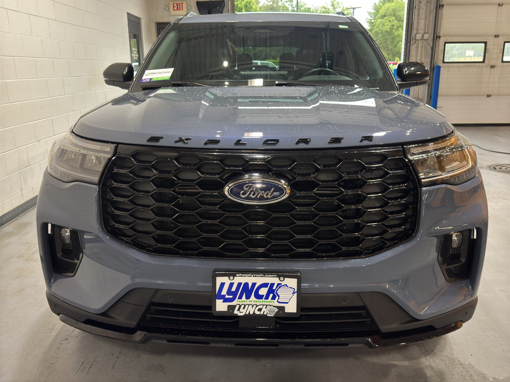 Used 2025 Ford Explorer ST-Line w/ ST-Line Street Pack AWD/4WD image 8