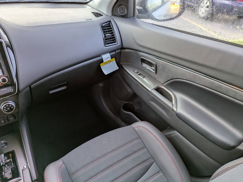 New 2025 Mitsubishi Outlander Sport SE image 17