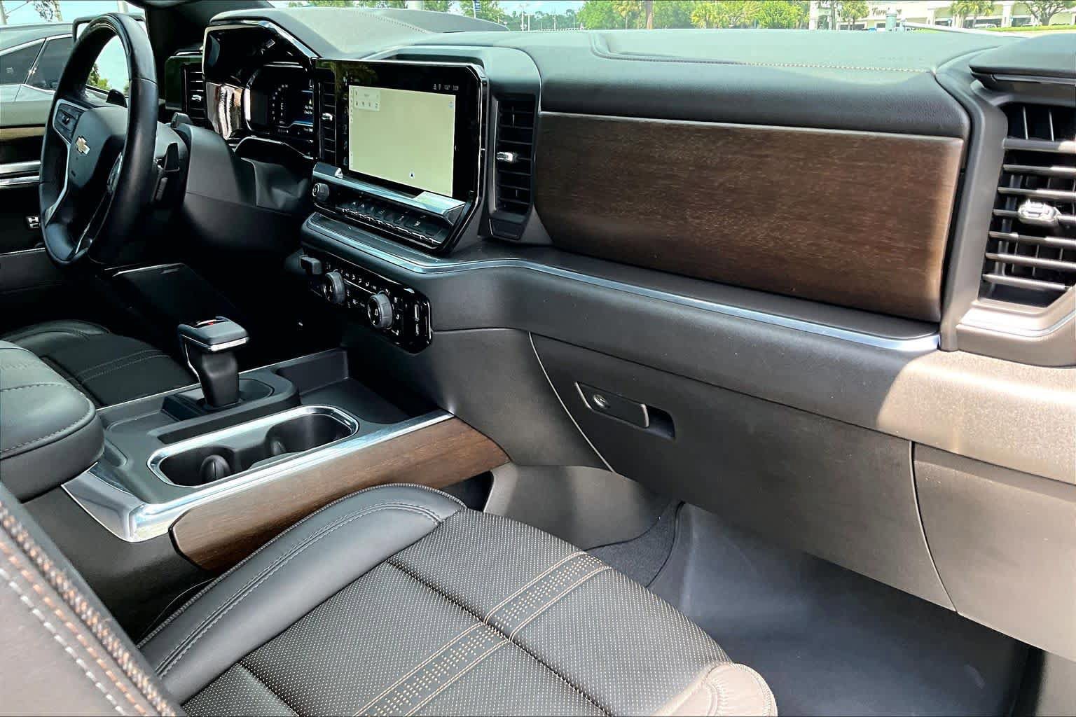 Used 2024 Chevrolet Silverado 1500 High Country w/ Technology Package AWD/4WD image 19