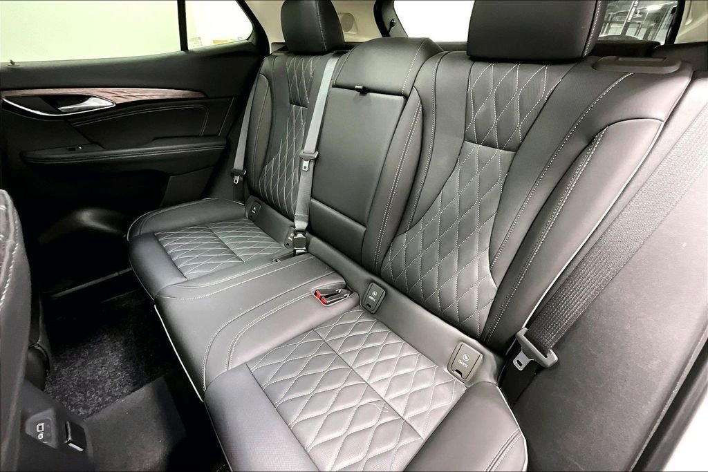 Used 2023 Buick Envision Avenir image 35