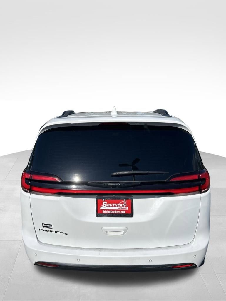 Used 2021 Chrysler Pacifica Touring-L w/ Premium & Safety Sphere Group FWD image 3