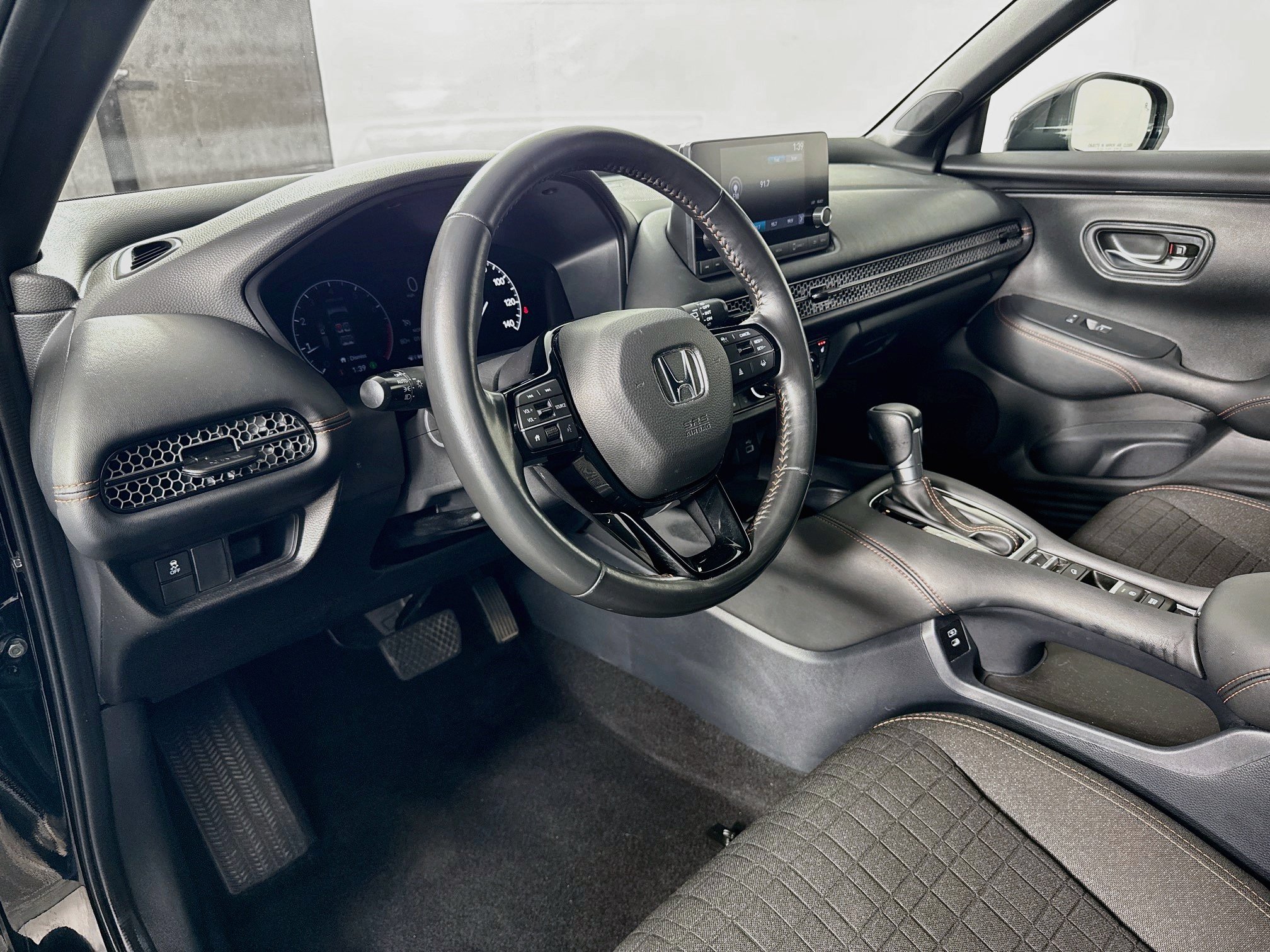 Used 2025 Honda HR-V Sport image 9