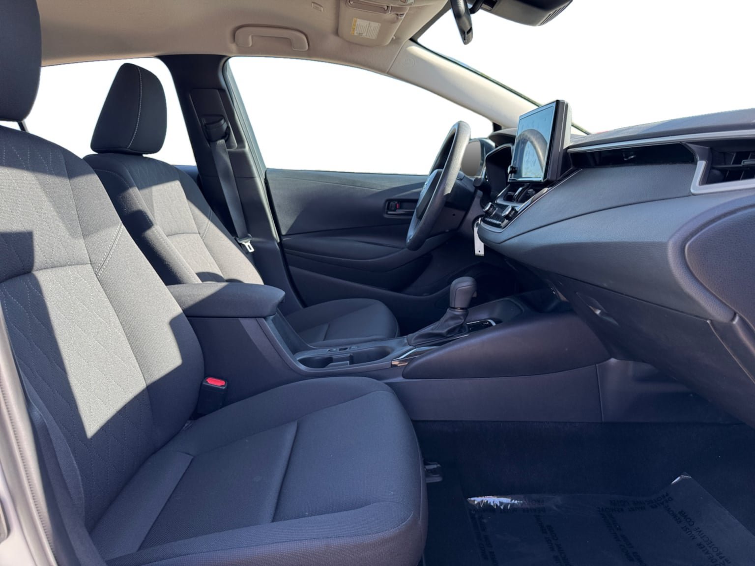 Used 2025 Toyota Corolla LE FWD image 17