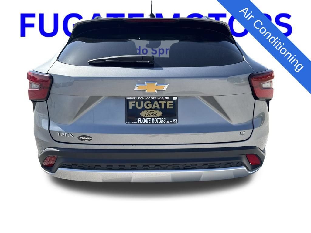 Used 2025 Chevrolet Trax LT FWD image 4