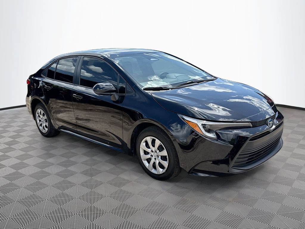 Used 2024 Toyota Corolla LE FWD image 4