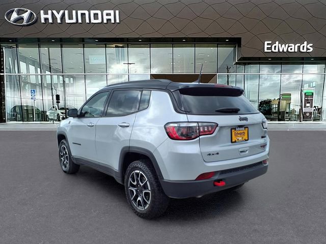 Used 2024 Jeep Compass Trailhawk image 3