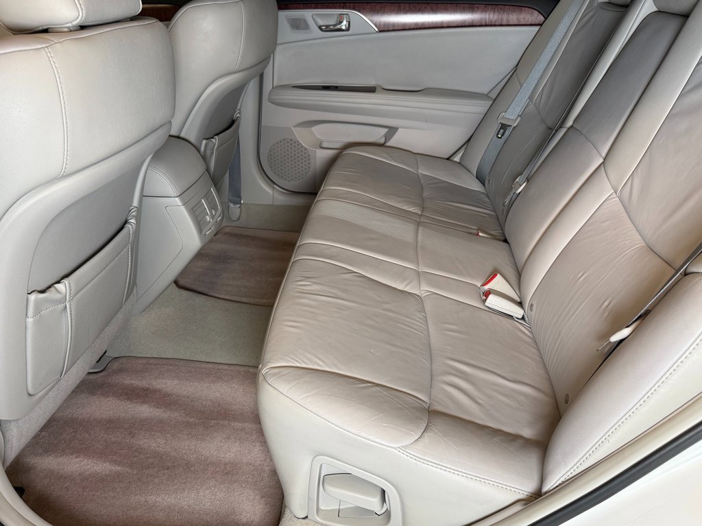 Used 2012 Toyota Avalon Limited image 18