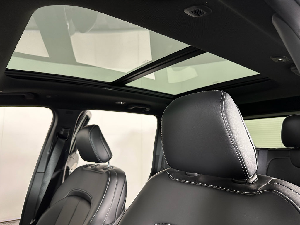 New 2025 Jeep Grand Cherokee Limited image 10