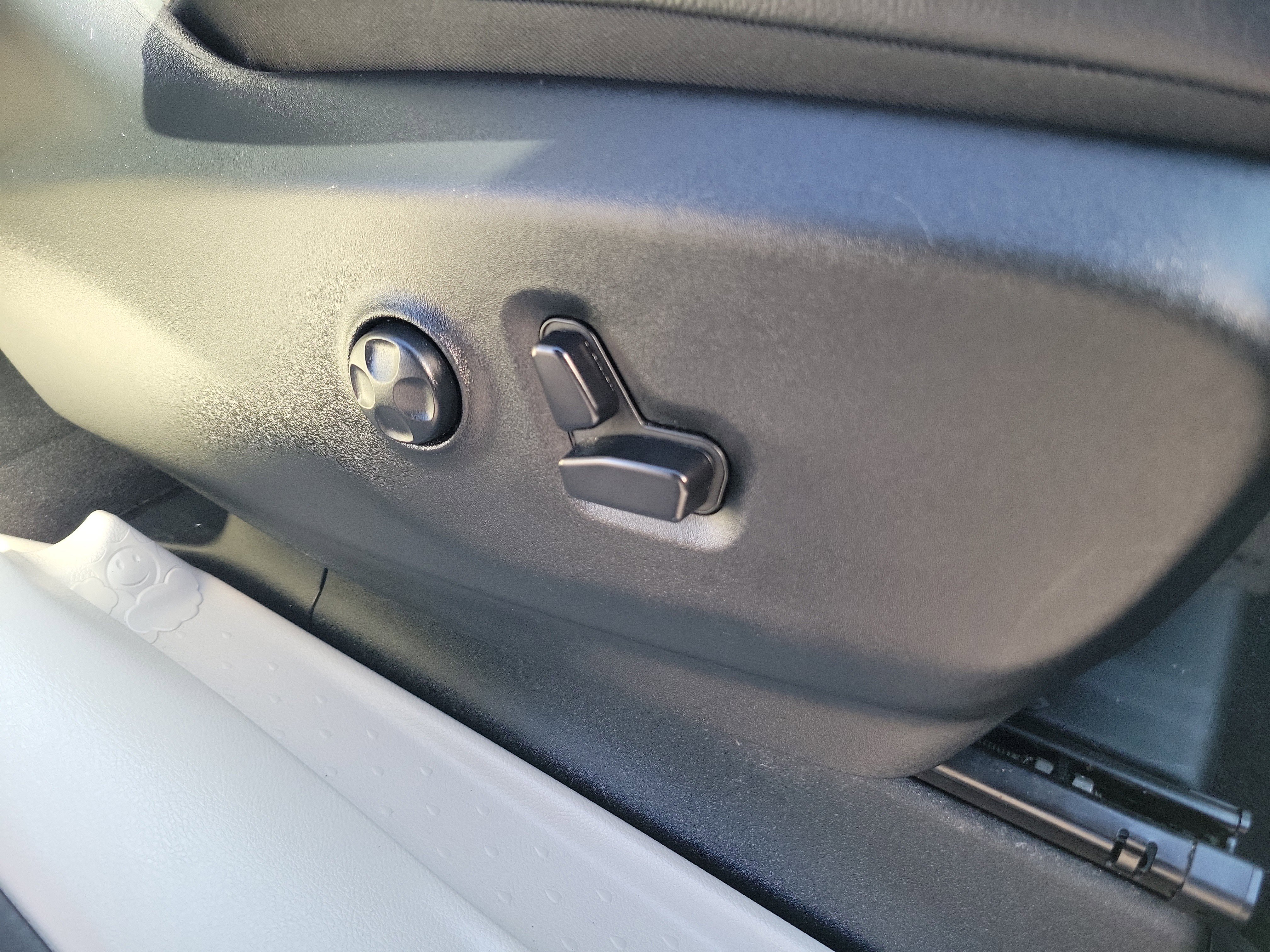 Used 2019 Chrysler Pacifica Touring-L Plus w/ Tire & Wheel Group image 31