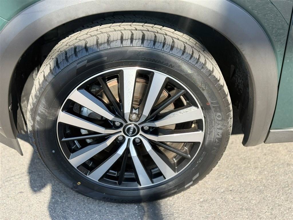 Used 2023 Nissan Pathfinder Platinum AWD/4WD image 9