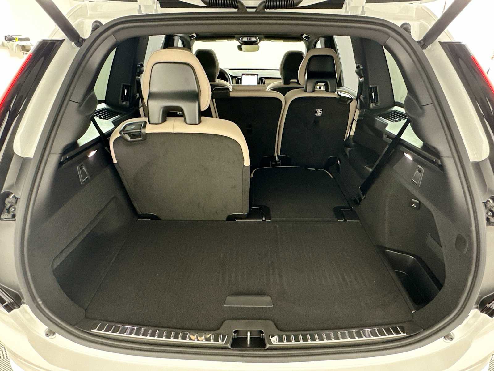 New 2026 Volvo XC90 B5 Plus image 25
