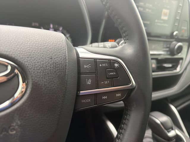 Used 2021 Toyota Highlander XSE FWD image 25