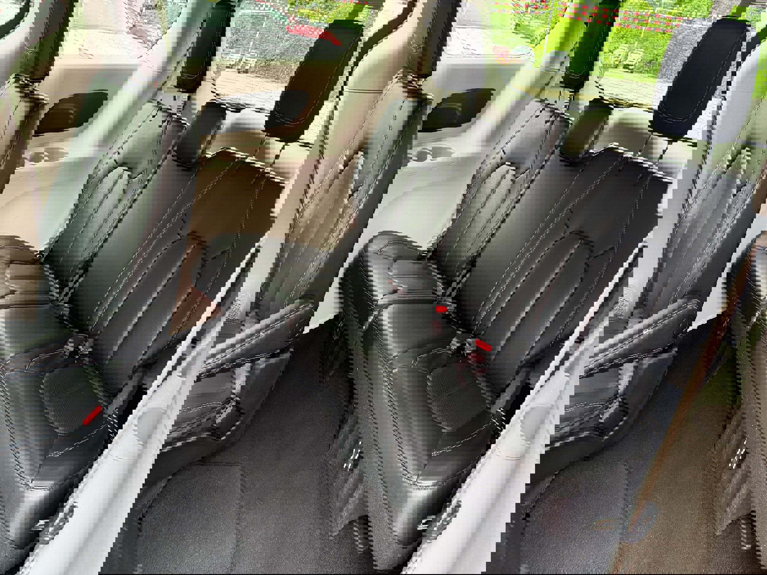 Used 2023 Chrysler Pacifica Touring-L image 13