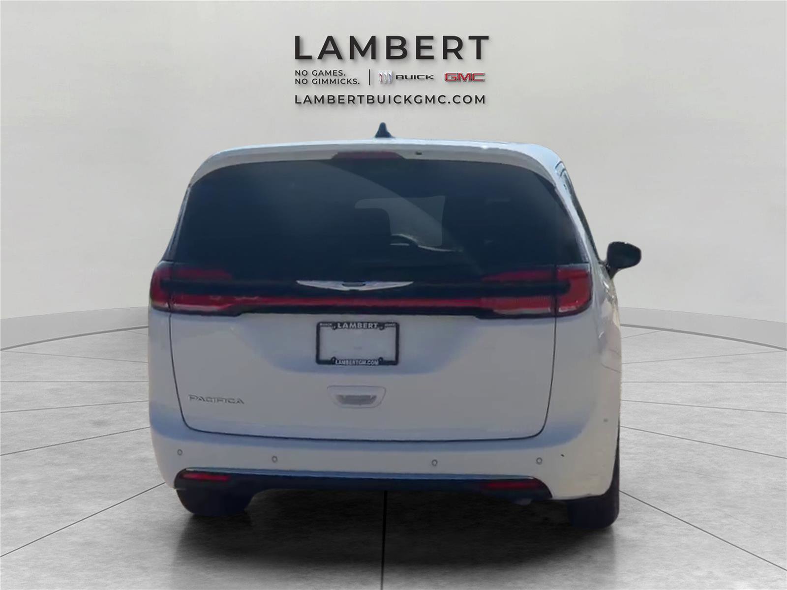 Used 2025 Chrysler Pacifica Select image 5