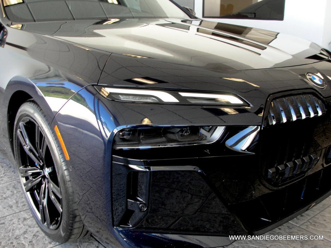 Used 2023 BMW 740i 740i M SPORT PRO+HUD+SWAROVSKI w/ Parking Assistance Package image 22