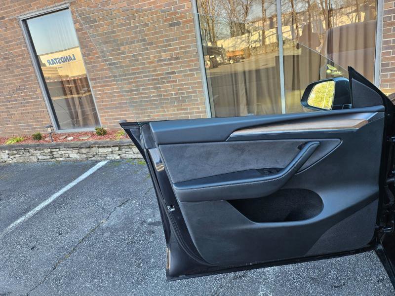 Used 2024 Tesla Model Y Long Range RWD image 33