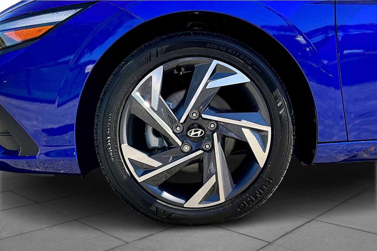 Used 2025 Hyundai Elantra Sport image 10