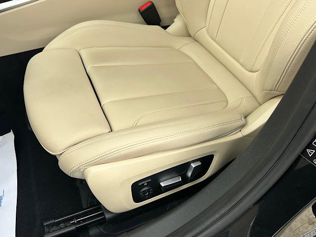 Certified 2021 BMW 330i xDrive Sedan w/ Convenience Package image 15