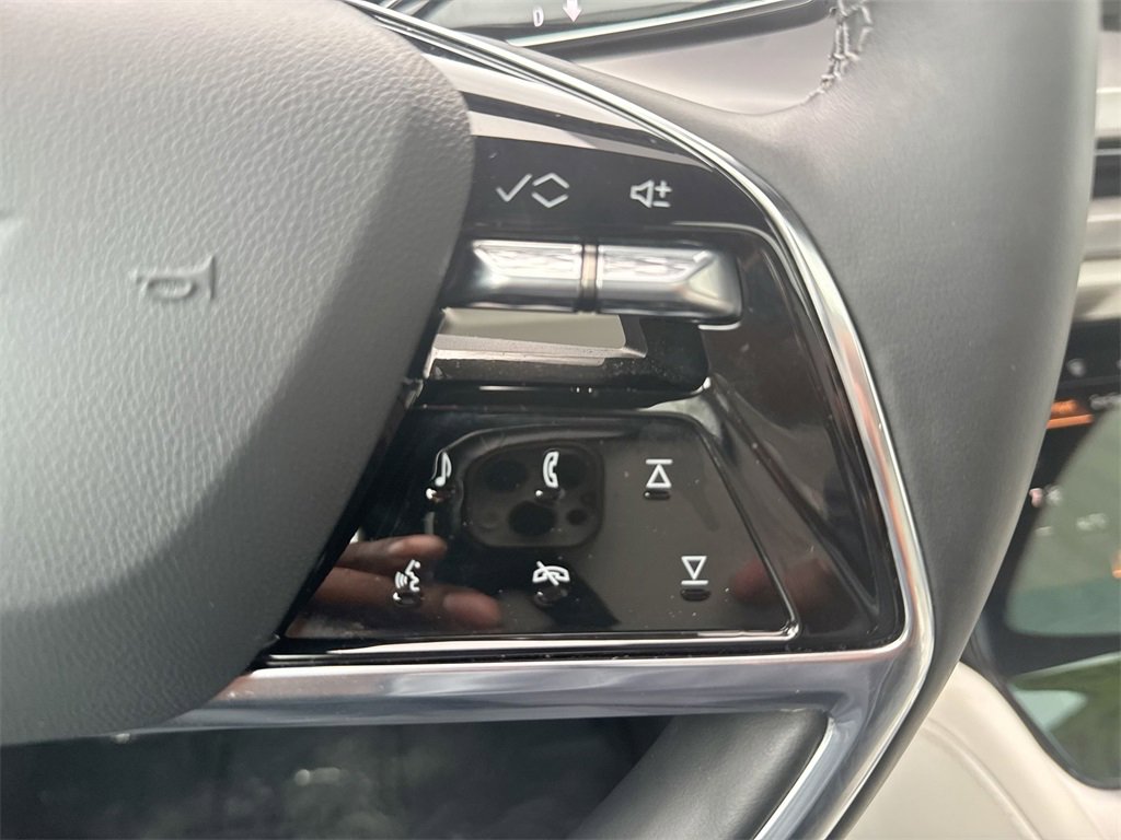 Used 2026 Cadillac Vistiq Sport image 18