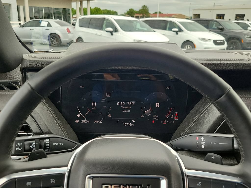Used 2025 GMC Yukon XL Denali AWD/4WD image 18